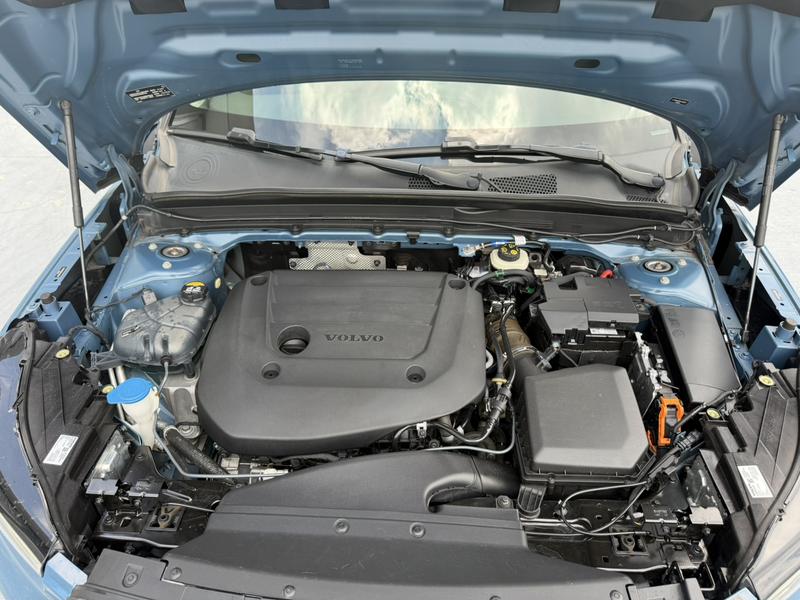 Volvo XC40, 2022 — фото 10 из 12