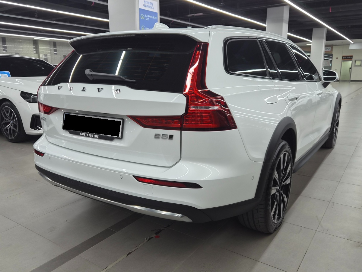Volvo V60, 2022 — фото 6 из 12