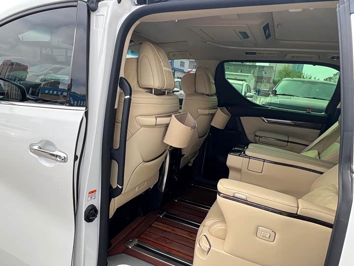 Toyota Alphard, 2023 — фото 6 из 9