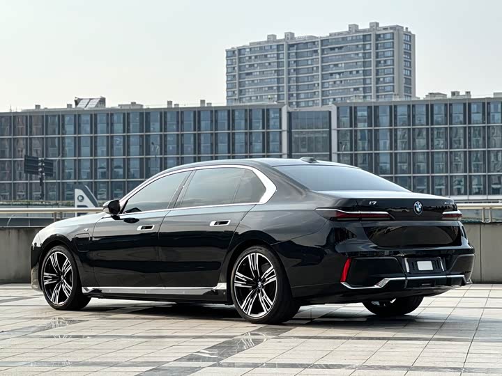 BMW i7, 2024 — фото 7 из 9