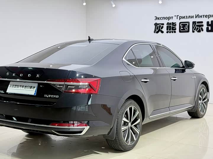 Skoda Superb, 2023 — фото 4 из 9