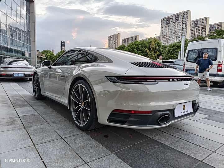 Porsche 911, 2023 — фото 7 из 9