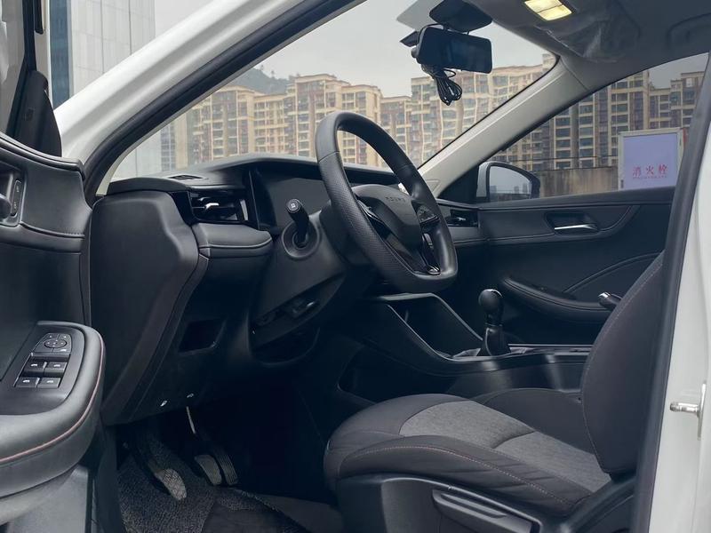 Roewe i5, 2024 — фото 8 из 10