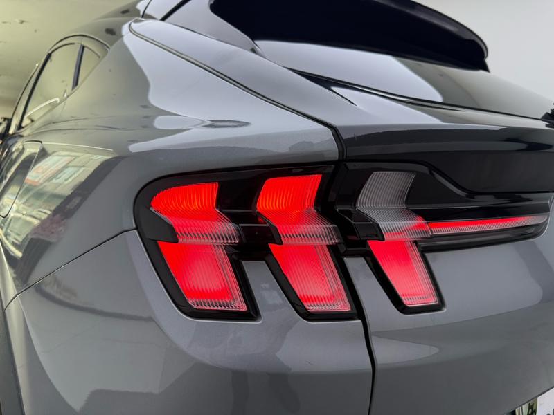 Ford Mustang Mach-E, 2023 — фото 10 из 12