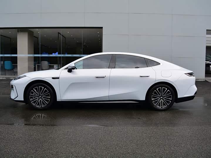 Geely Galaxy E8, 2025 — фото 4 из 9
