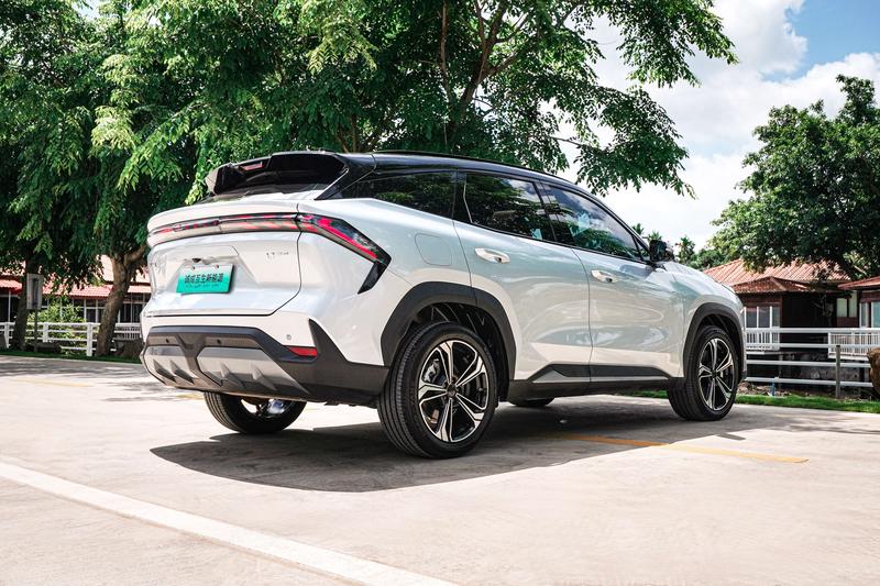 Geely Galaxy L7, 2024 — фото 5 из 12