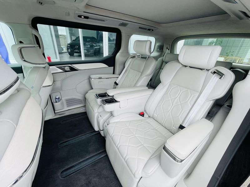 Volvo EM90, 2024 — фото 11 из 12
