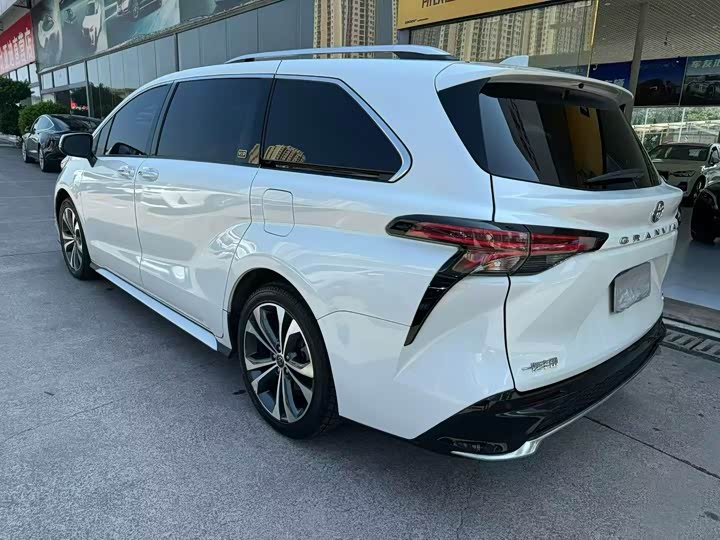 Toyota Granvia, 2024 — фото 9 из 9