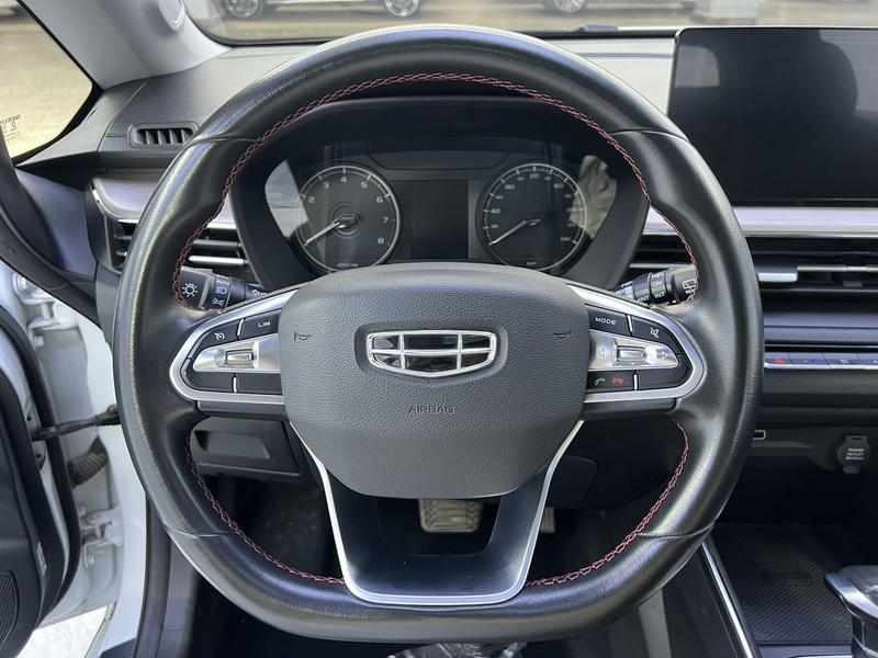 Geely Vision X3, 2021 — фото 9 из 12