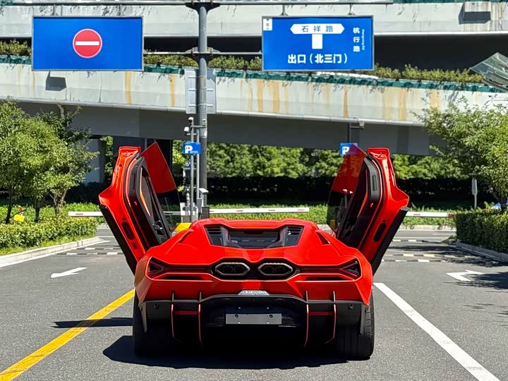 Lamborghini Revuelto, 2025 — фото 8 из 9