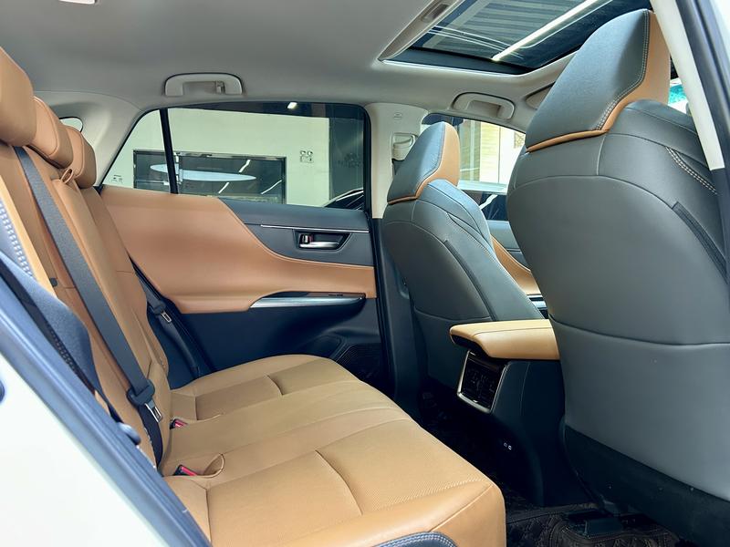 Toyota Venza, 2022 — фото 8 из 10