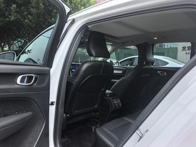 Volvo XC40, 2022 — фото 11 из 12