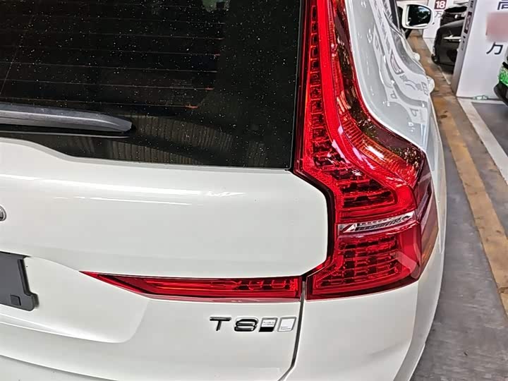 Volvo XC60 Hybrid, 2024 — фото 8 из 9