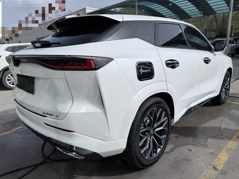 Changan UNI-Z Hybrid, 2025 — фото 6 из 12
