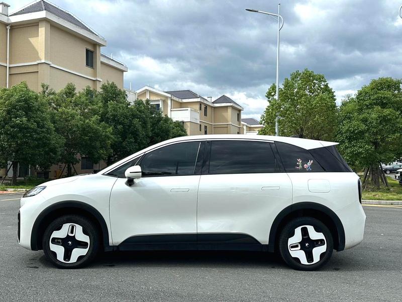 BAIC Arcfox Kaola S, 2025 — фото 4 из 10