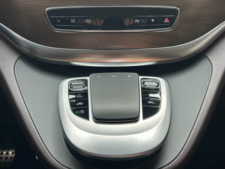 Mercedes-Benz V-Class, 2024 — фото 6 из 9