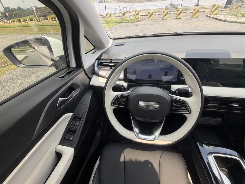 Geely Geometry E Firefly, 2023 — фото 9 из 12