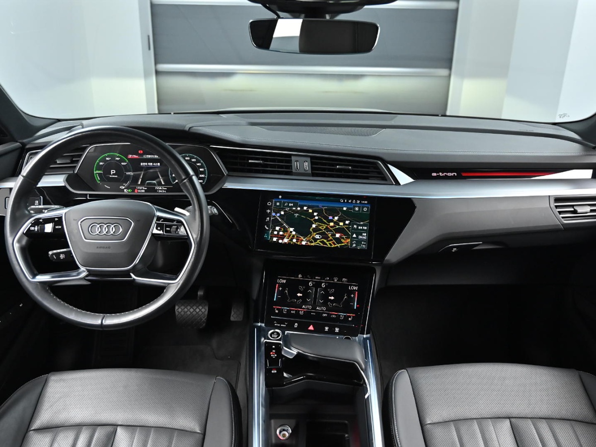 Audi Q8 e-tron, 2024 — фото 7 из 12