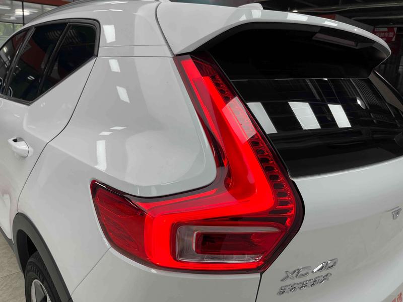 Volvo XC40, 2023 — фото 8 из 12