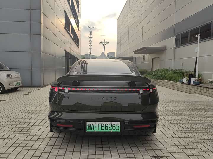 Lynk & Co 30 EM-P Hybrid, 2025 — фото 8 из 9