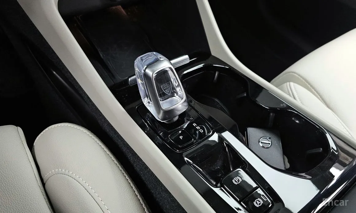 Volvo XC40, 2024 — фото 9 из 12