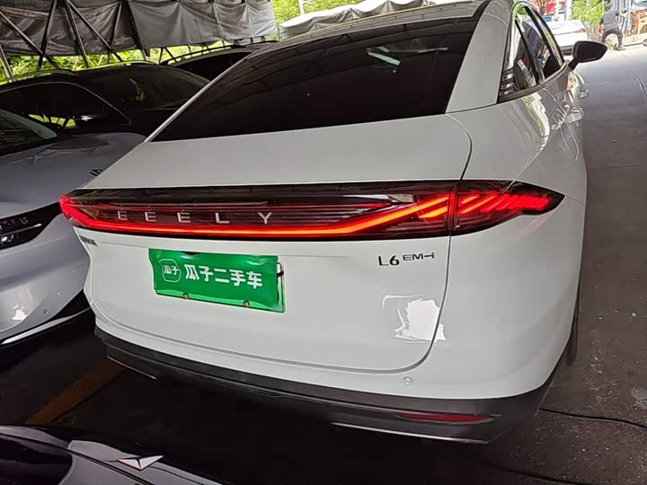 Geely Galaxy L6, 2024 — фото 6 из 9