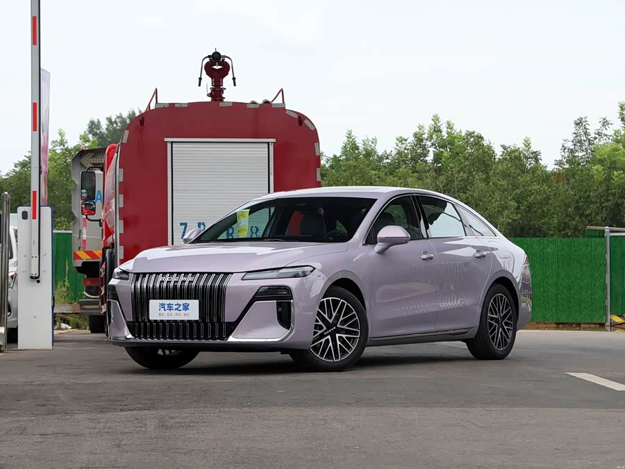 Roewe M7 DMH, 2026 — купить в Москве под ключ