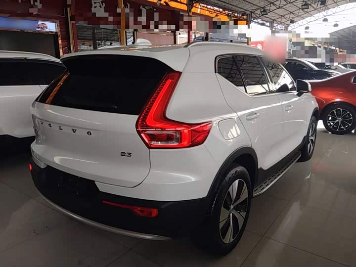 Volvo XC40, 2023 — фото 7 из 9