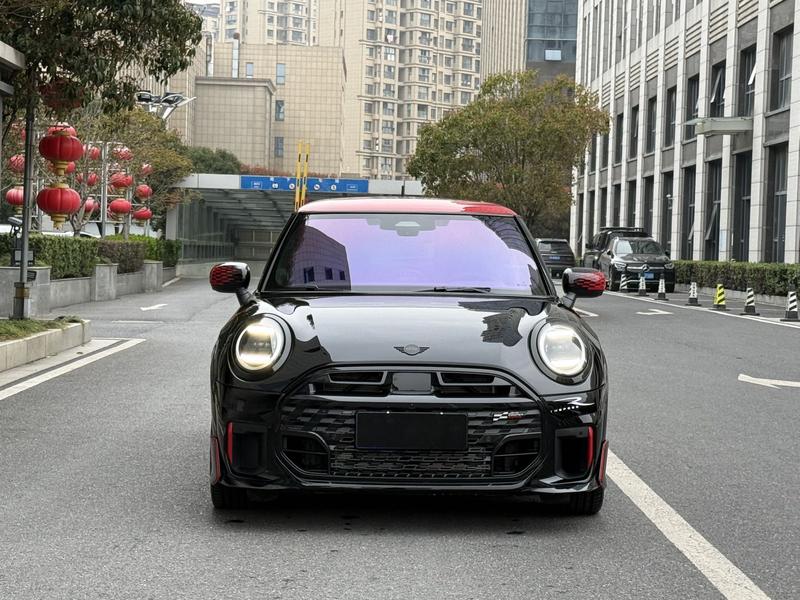 Mini Mini JCW, 2024 — фото 2 из 12