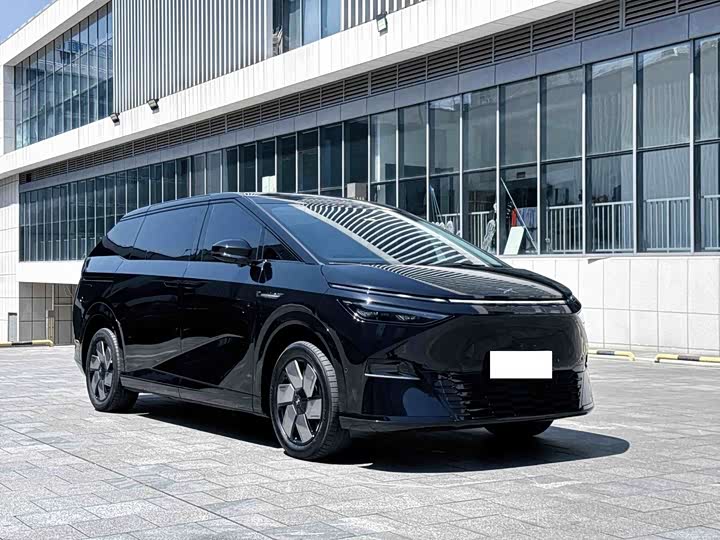 XPeng X9, 2025 — фото 3 из 9