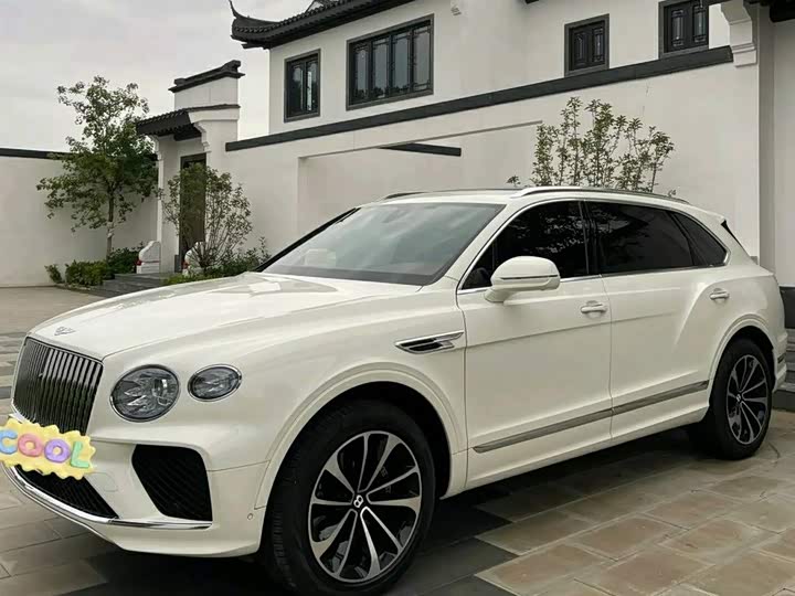 Bentley Bentayga, 2023 — купить в Смоленске под ключ
