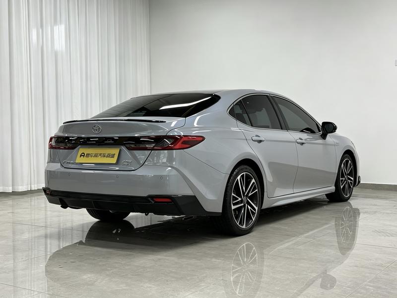 Toyota Camry, 2024 — фото 7 из 12