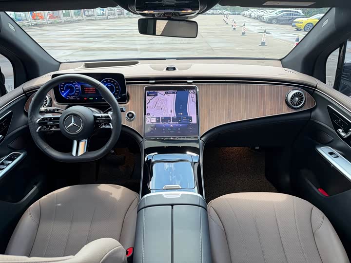 Mercedes-Benz EQE SUV, 2025 — фото 9 из 9