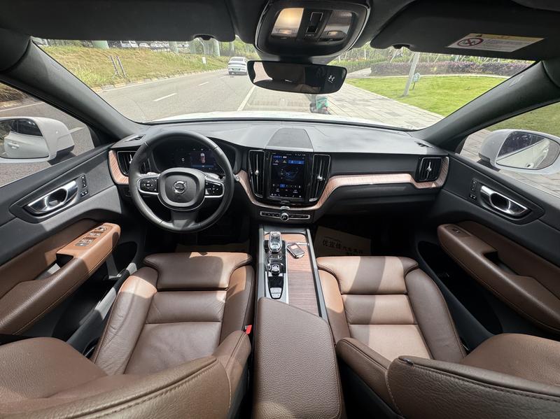 Volvo XC60, 2021 — фото 6 из 10