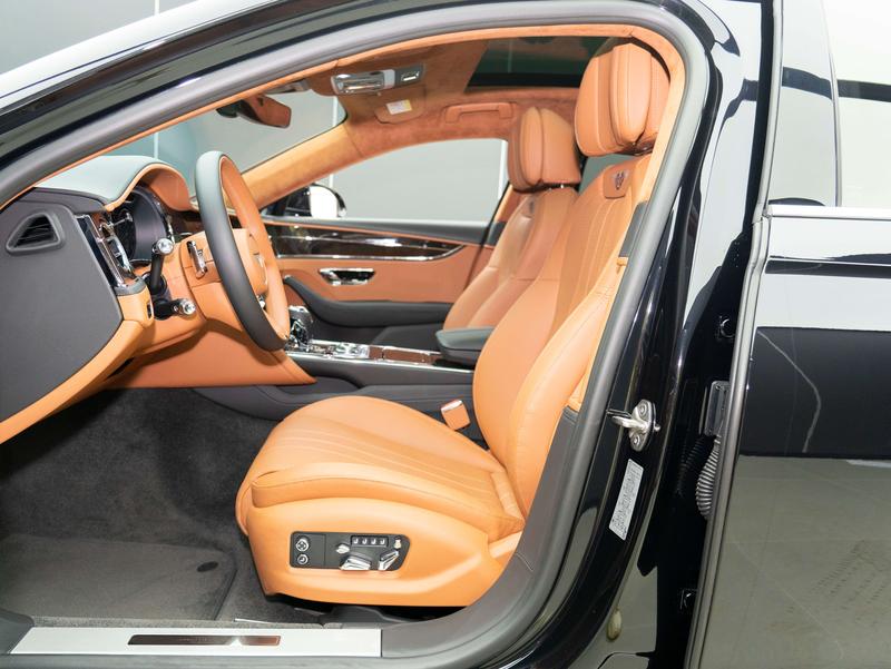 Bentley Flying Spur, 2022 — фото 9 из 11