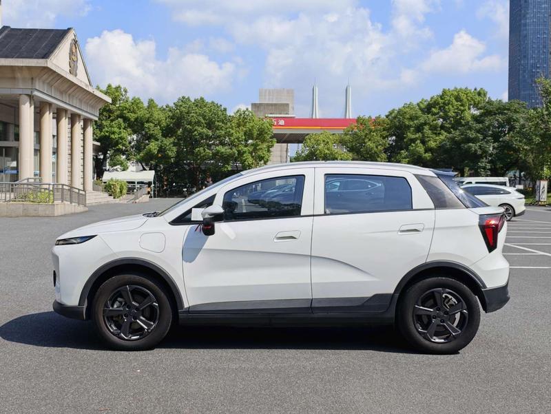 Geely Geometry E Firefly, 2023 — фото 4 из 12