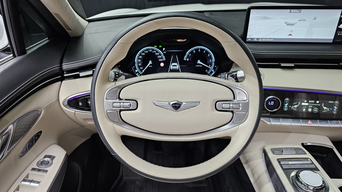 Genesis GV70, 2023 — фото 12 из 12