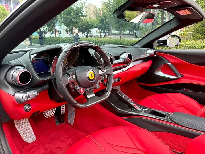 Ferrari 812, 2023 — фото 4 из 9