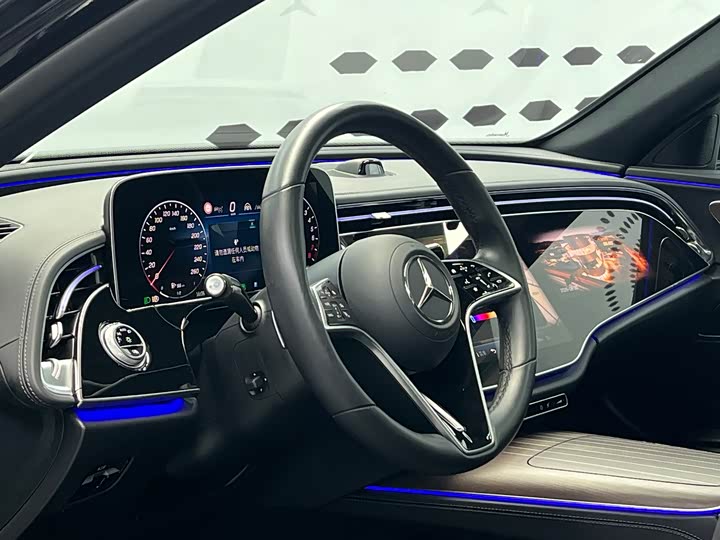 Mercedes-Benz E-Class Hybrid, 2024 — фото 5 из 9