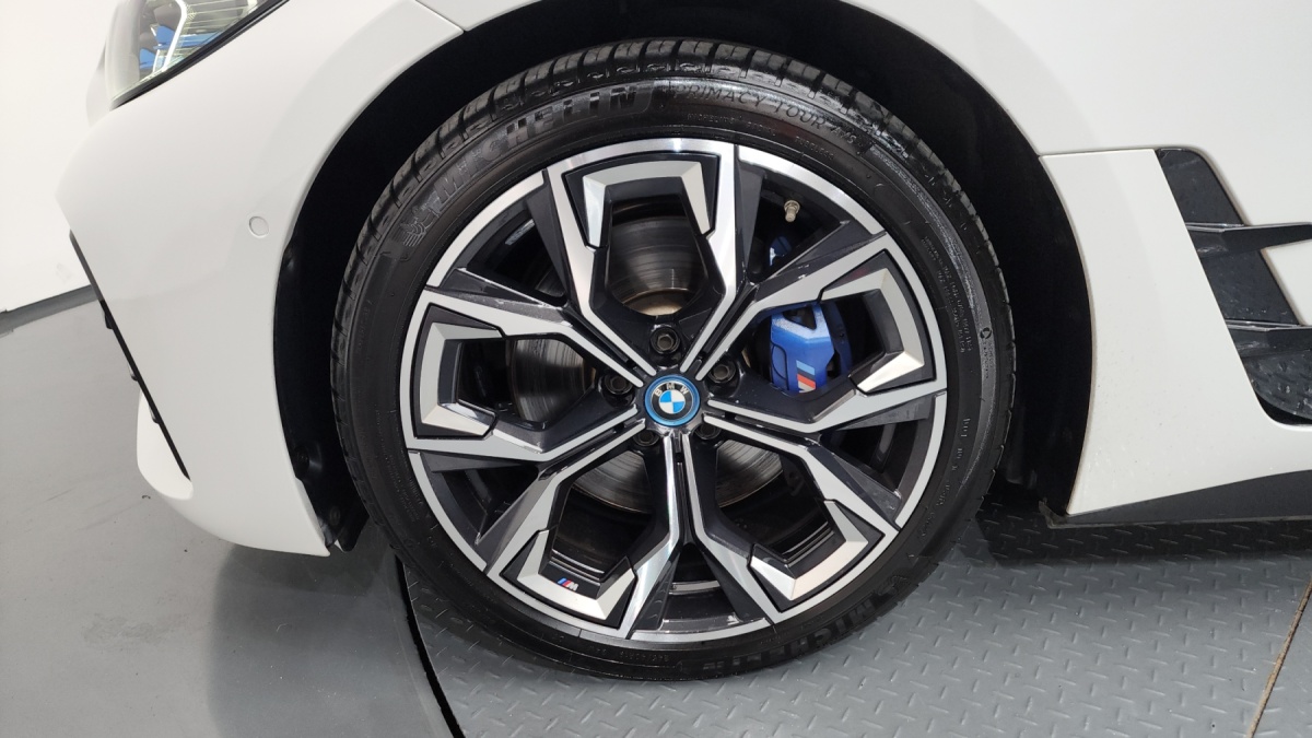 BMW i4, 2022 — фото 5 из 12