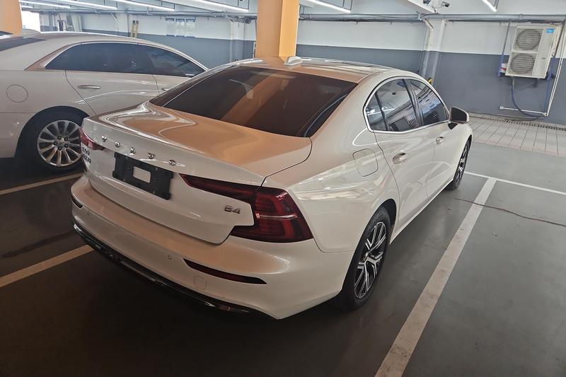 Volvo S60, 2023 — фото 3 из 12