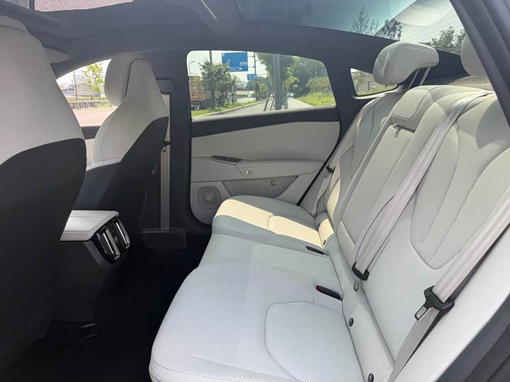 BAIC Arcfox Alpha S5, 2025 — фото 7 из 9