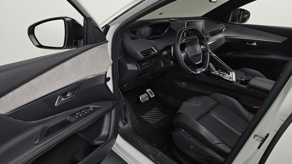Peugeot 3008, 2022 — фото 10 из 12