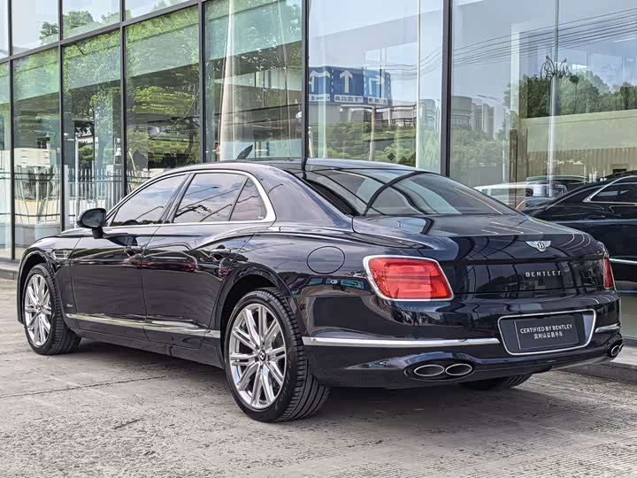 Bentley Flying Spur Hybrid, 2022 — фото 4 из 9