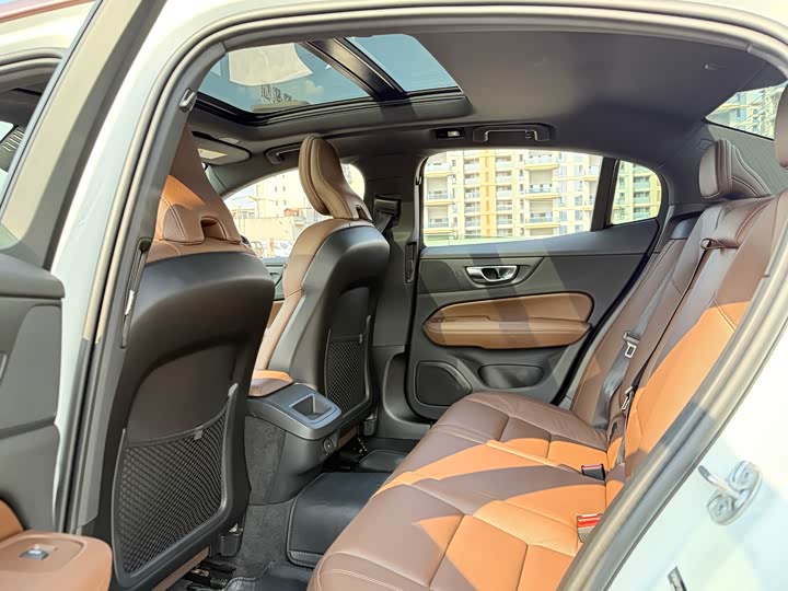 Volvo S60, 2022 — фото 5 из 9
