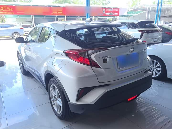 Toyota C-HR, 2022 — фото 5 из 9