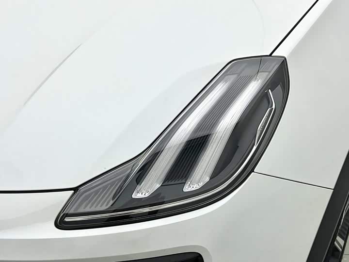 Lynk & Co 06 EM-P Hybrid, 2022 — фото 6 из 9