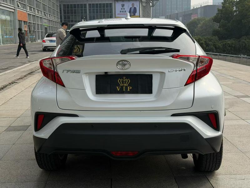 Toyota C-HR, 2022 — фото 5 из 10