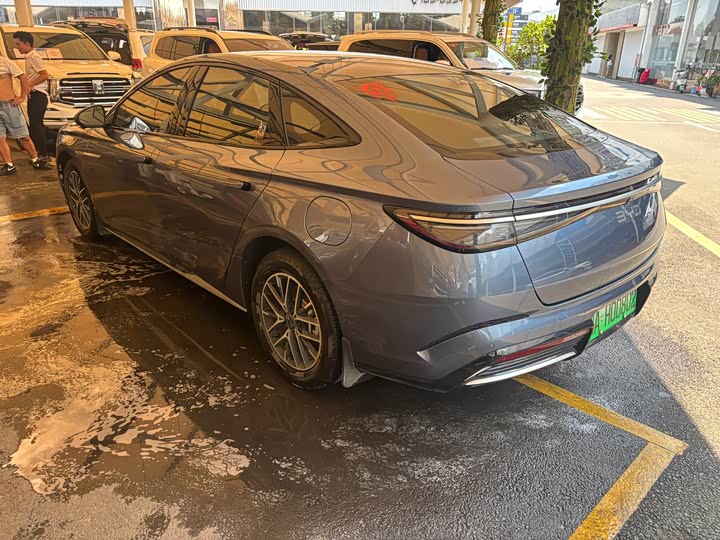 BYD Seal 07 DM-i Hybrid, 2024 — фото 8 из 9