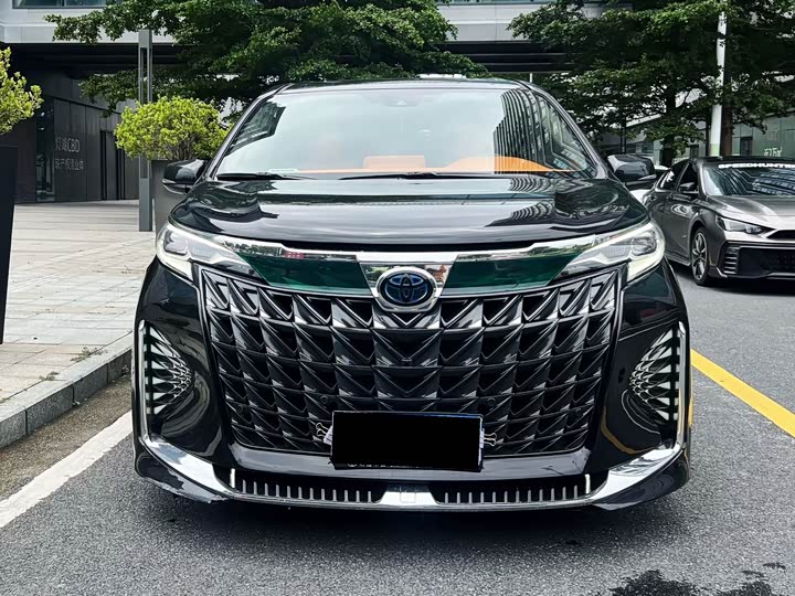 Toyota Sienna, 2023 — фото 2 из 9